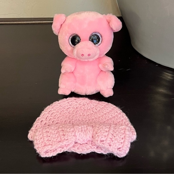 Toddler Fun Bundle TY Posey Pigglet plushie& crochet oversized bow beanie pink - Picture 3 of 9